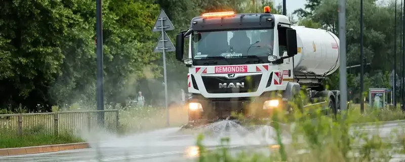 Вода з варшавських басейнів очищає вулиці міста