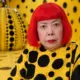 Yayoi Kusama nie żyje. Ikona kropek i Infinity Mirror Rooms zmarła w wieku 97 lat